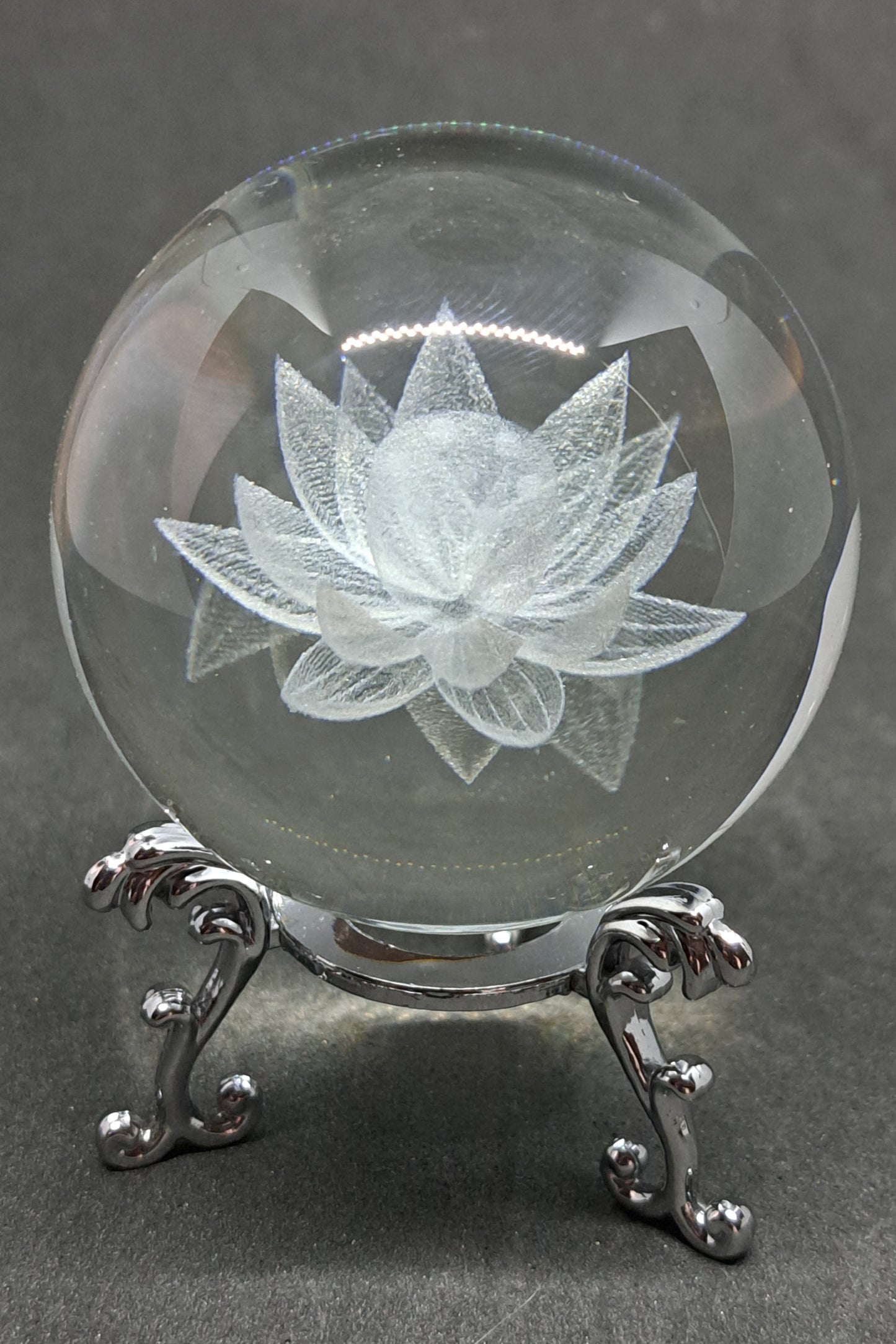 BOULE DE CRISTAL GRAVÉE 3 D - FLEUR DE LOTUS - ESOTERYS