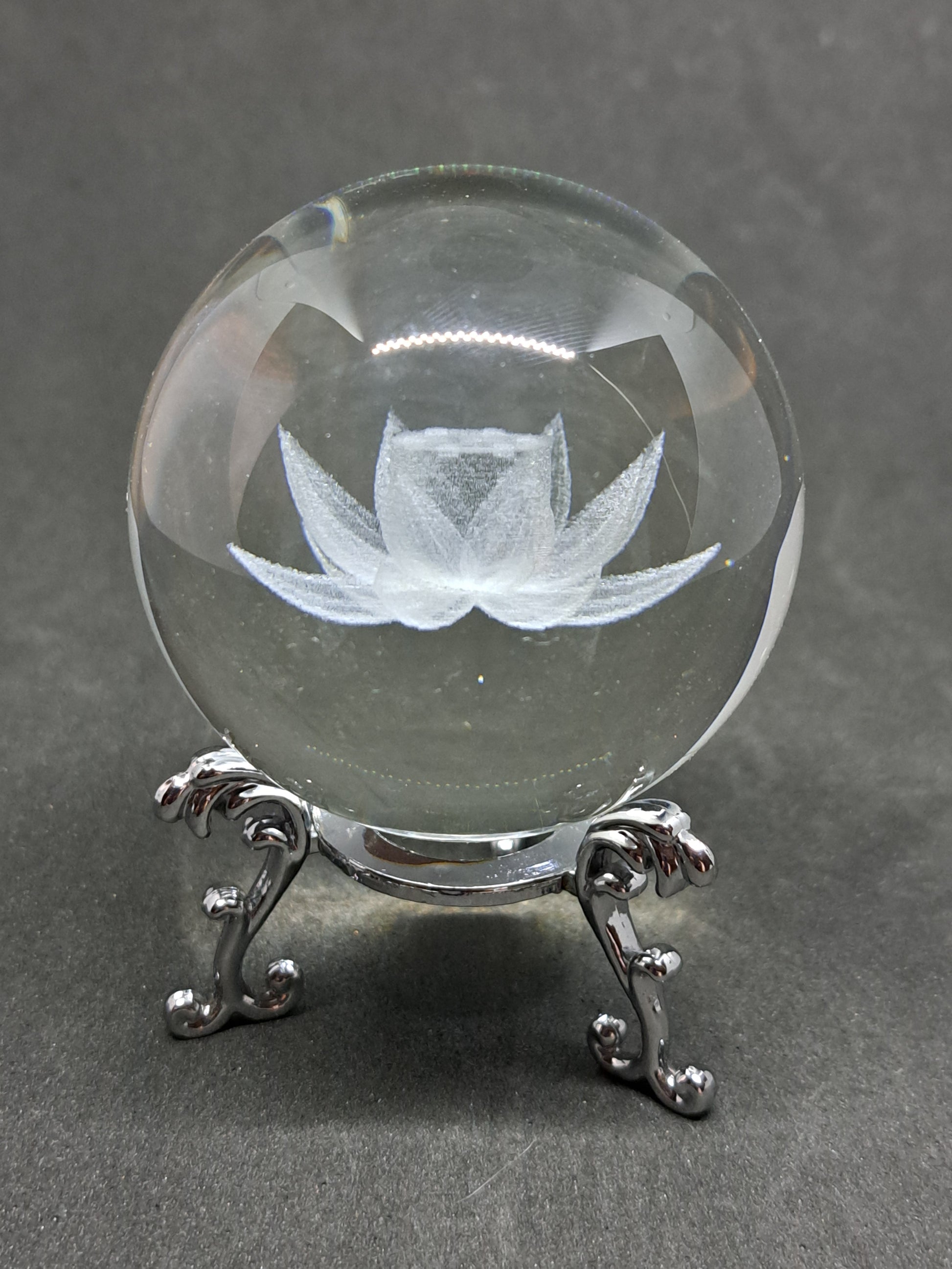 BOULE DE CRISTAL GRAVÉE 3 D - FLEUR DE LOTUS - ESOTERYS