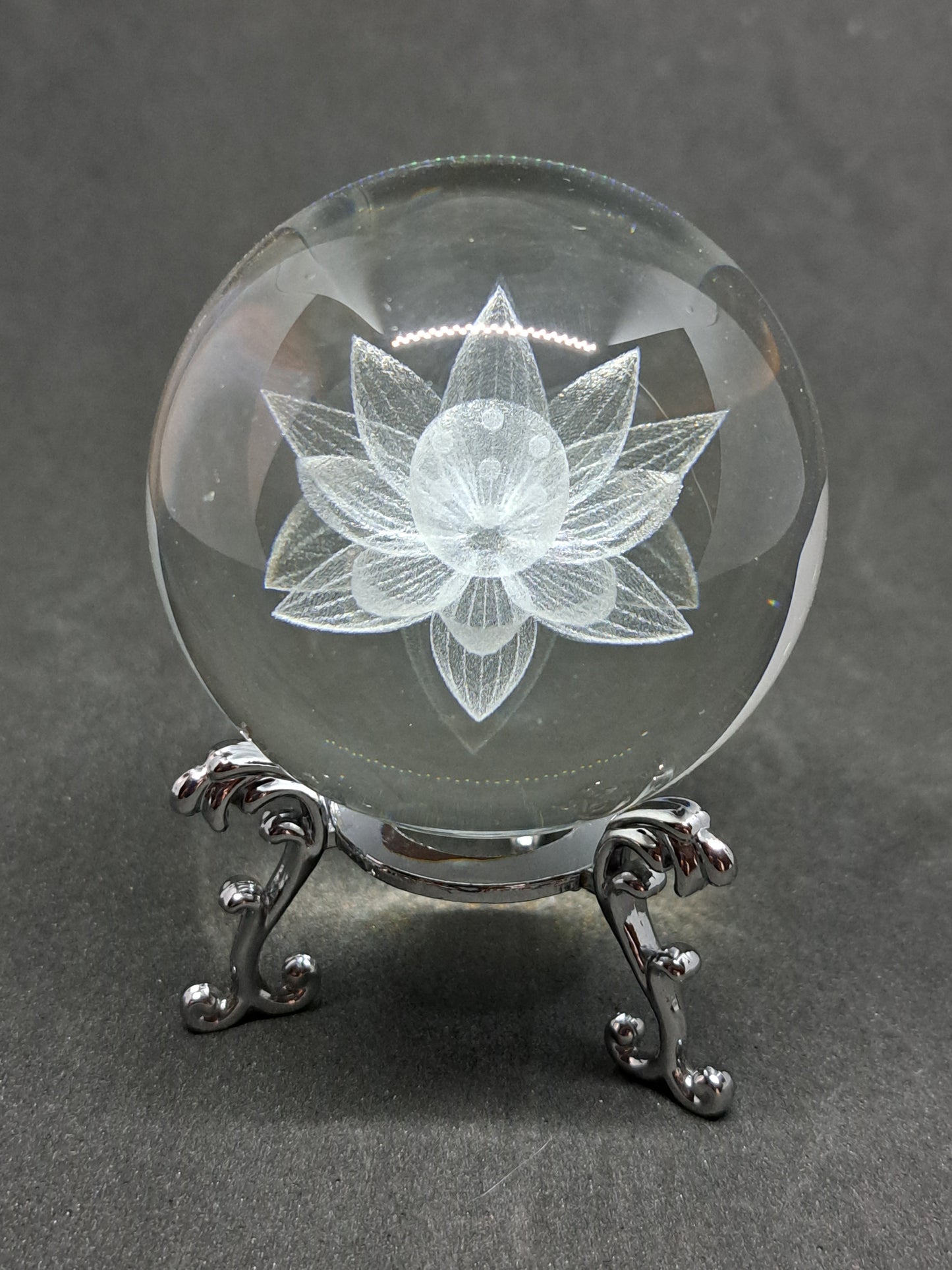 BOULE DE CRISTAL GRAVÉE 3 D - FLEUR DE LOTUS - ESOTERYS